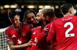 包含西亚卡姆在曼联比赛中突破纪录，关键助攻引发热议！的词条