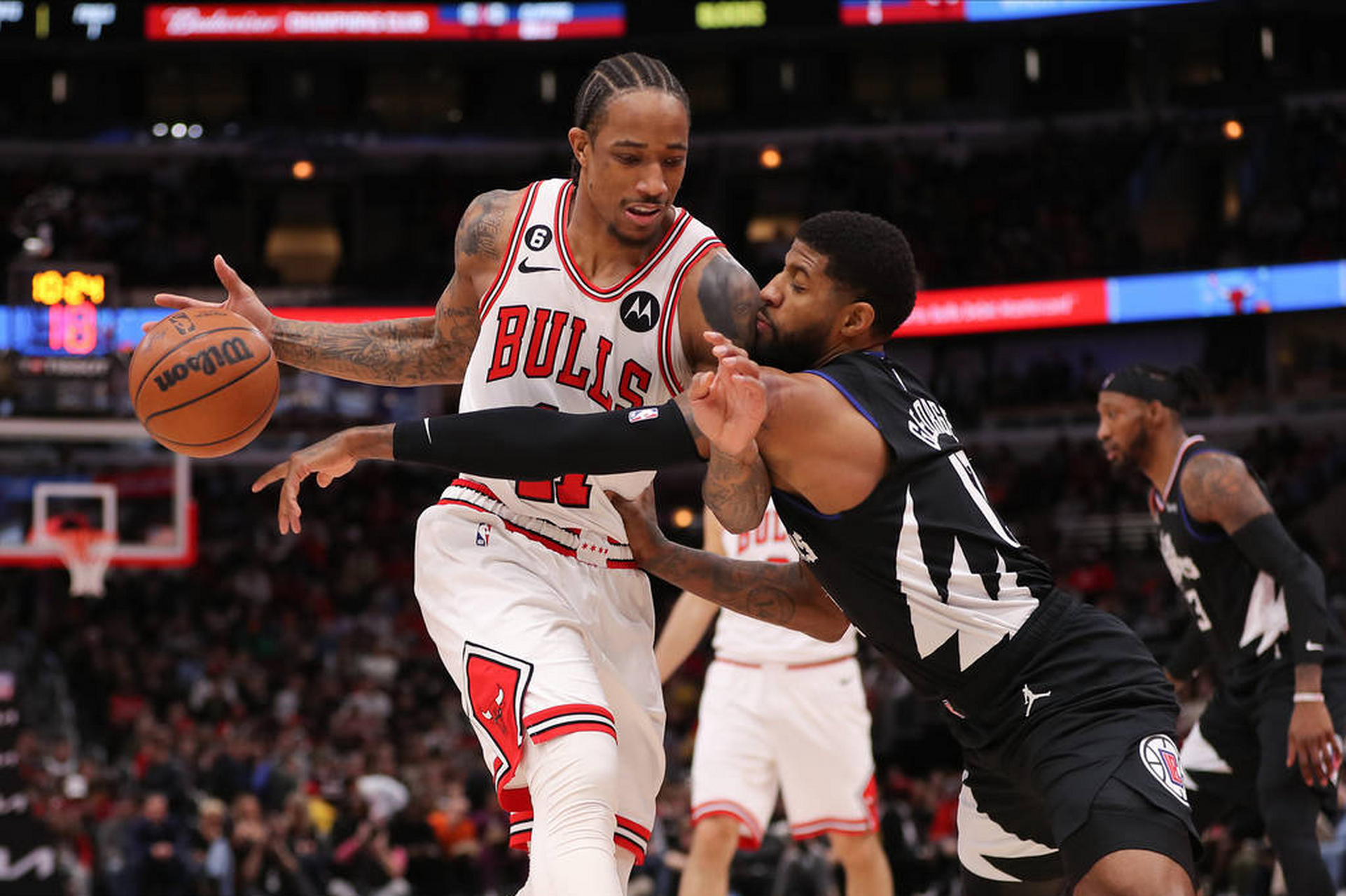 凯恩连续十场比赛得分超过惊险取胜，公牛挑战极限！的简单介绍